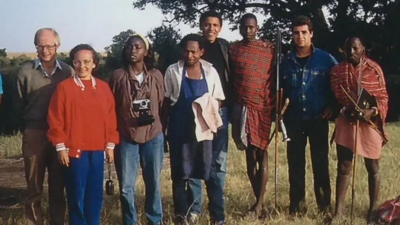 Foto del safari al Masai Mara nel 1988: Barack Obama è il sesto da sinistra, il triestino Mauro Calligaris il penultimo