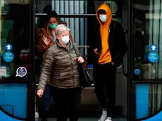 epa09573745 People wearing face masks walk out of a bus in downtown Zagreb, Croatia, 10 November 2021. Croatia recorded some 7,315 new cases of COVID-19 in the past 24 hours, and 50 fatalities. EPA/ANTONIO BAT