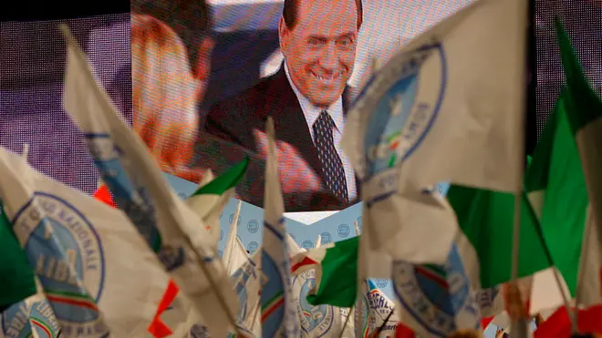 20090328 - ROMA - POL - PDL: CONGRESSO; BERLUSCONI, NOSTRA VERA MISSIONE E' CAMBIAMENTO. Il presidente del Consiglio, Silvio Berlusconi, durante il suo intervento nel giorno conclusivo del 1° Congresso Nazionale del Popolo della Liberta', questa mattina alla nuova Fiera di Roma. ''Abbiamo il peso della conduzione della nazione, dobbiamo pensare alle future generazioni ma l'impresa del cambiamento non ci spaventa: e' la nostra vera missione''. Lo ha detto il premier Silvio Berlusconi, dal palco del congresso del Pdl. ''Non siamo - ha aggiunto il presidente del consiglio - il riflesso di una utopia visionaria ma una felice espressione della cultura del nostro tempo che rifugge dalle categoria della destra, del centro, della sinistra per guardare ai risultati''. ANSA/ALESSANDRO DI MEO/DRN