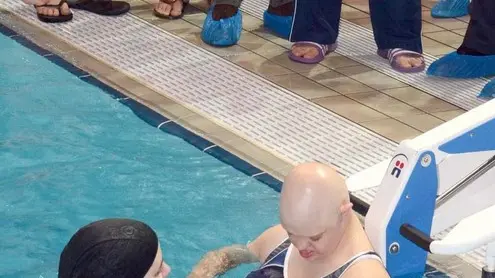 Foto Bruni Trieste 18.11.16 Piscina Bianchi-donazione elevatore per disabili