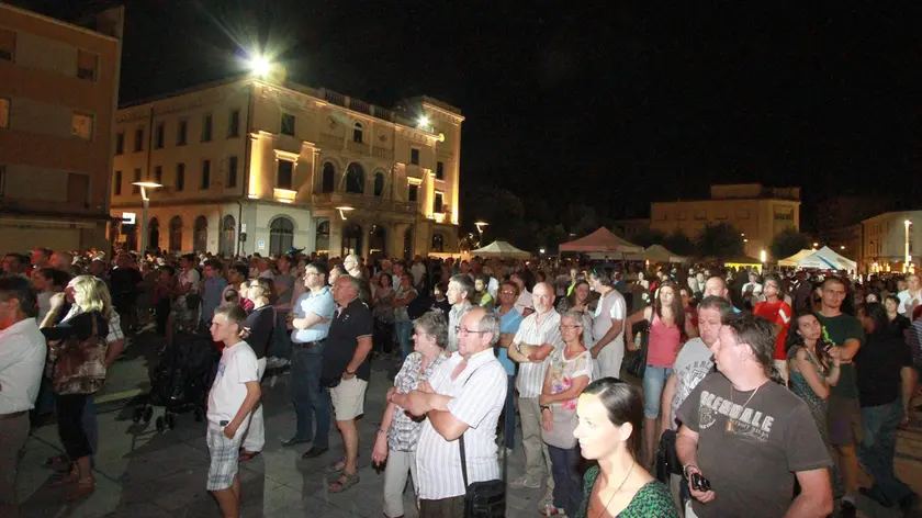 Piazza della Repubblica affollata durante la notte bianca degli anni scorsi