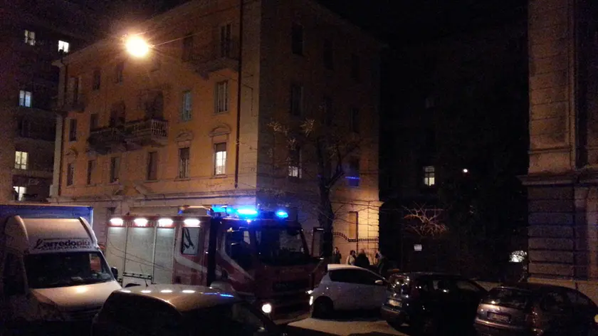 L'intervento dei vigili del fuoco in via Donadoni